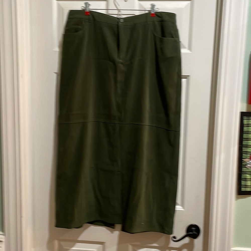 Plus size 18 dark green straight skirt
